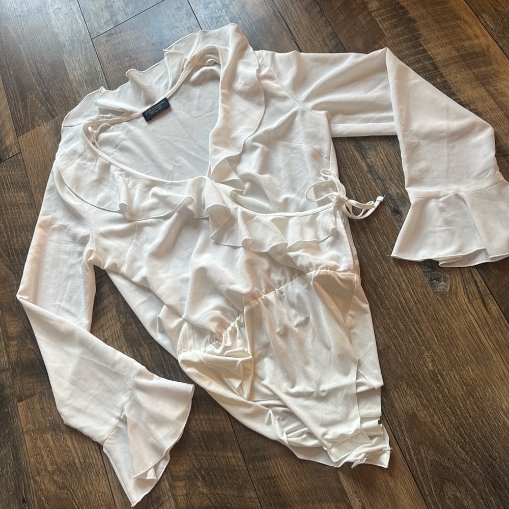 ZARA | NWOT White Ruffle Bell Sleeve Small Body suit